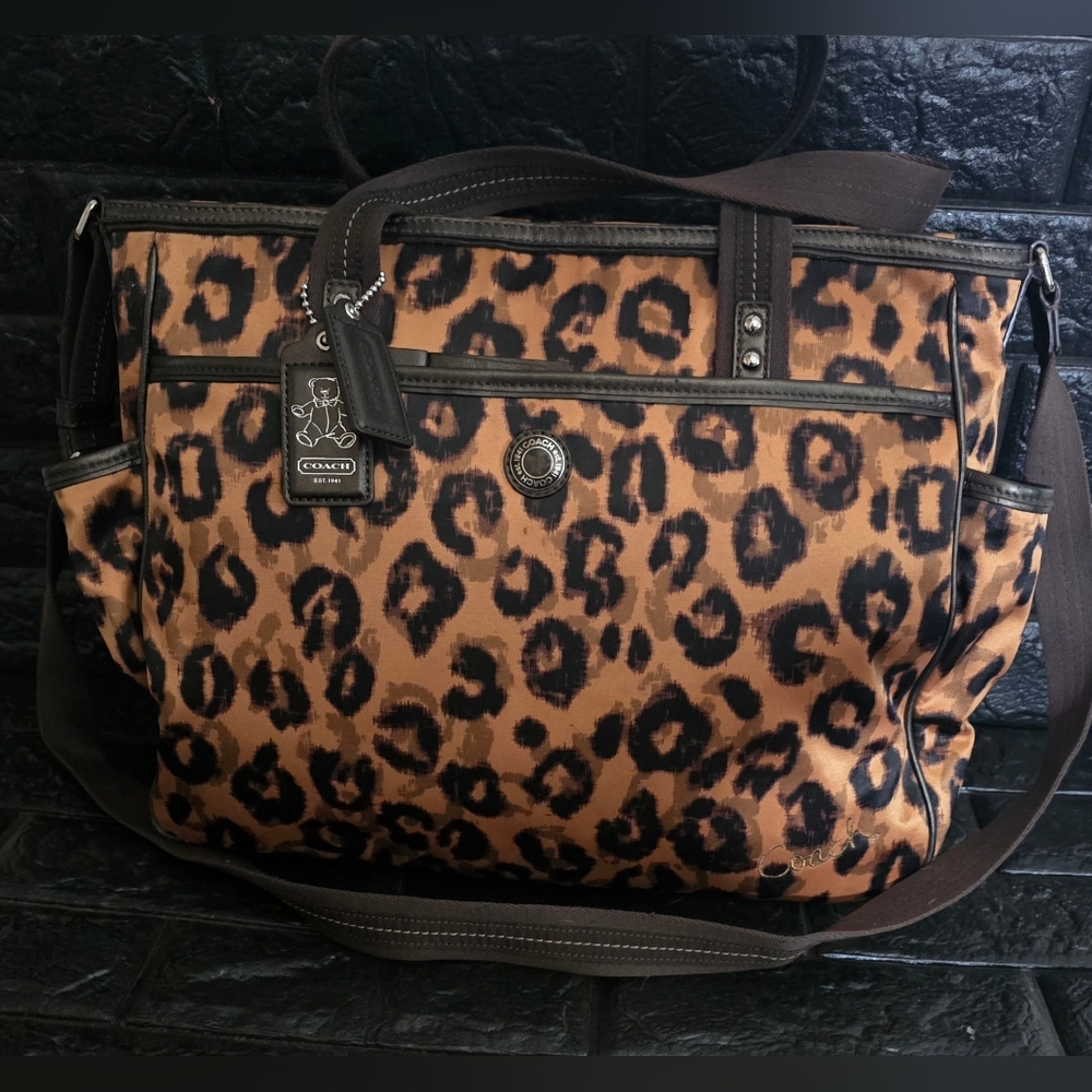 Beautiful Coach Santeen Leopard Print Tote Bag/Handbag